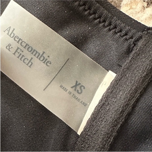 Abercrombie & Fitch Black Underwire Bikini Top | XS - Picture 3 of 3
